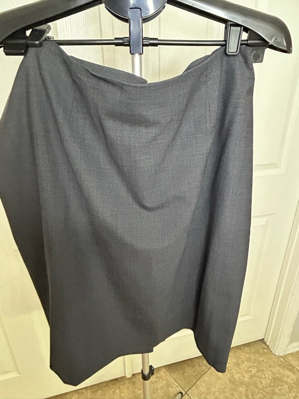 Jones New York Women's Charcoal Gray Two-Button Skirt Suit - Picture 5 of 7